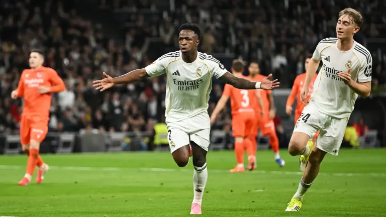 ريال مدريد ينتزع صدارة الدوري بعد فوز هام على ريال سوسيداد